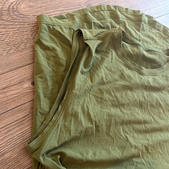 Olive green lululemon size 8 muscle tank. Super comfy. Good condition - Picture 6 of 10